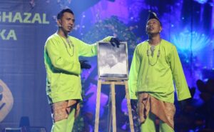 fad-achey-bawa-gambar-arwh-abam-di-pentas-mlm2021-gugvr-air-mata-uqasha-senrose-penonton-bertiga-itu-sementara-tapi-bocey-itu-selamanya_61bd87efa5d2f